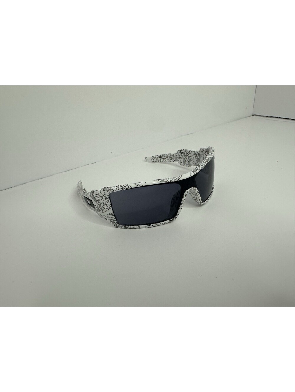 Oakley Oil Rig White/Text Print Frame Grey Lens Black Icons 03-461 RARE